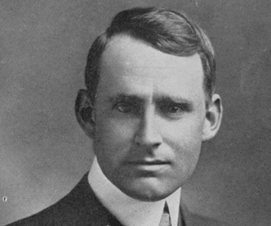 Arthur Eddington — pioneer of dimensionless approaches to physics